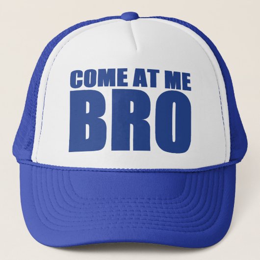 KOM NAAR ME BRO Trucker Hat (blauw) Pet (Voorkant)