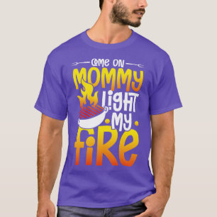 Kom op Mama licht mijn Vuur geluk in een tent gi T-shirt