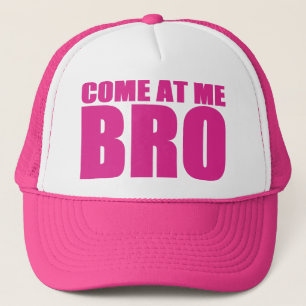KOM OP ME BRO Trucker Hat (roze) Pet