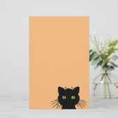 Komische en nieuwsgierige groene ogen zwarte kat briefpapier (Staand voorkant)