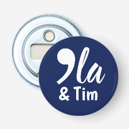 Komma Kamala en Tim 2024 Button Flesopener
