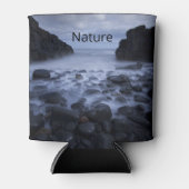 Kommen en Rocks langs de Ocean Shoreline Blikjeskoeler (Voorkant)