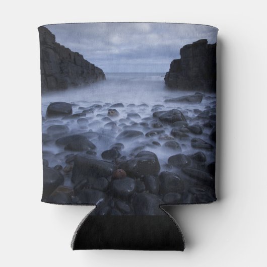 Kommen en Rocks langs de Ocean Shoreline Blikjeskoeler (Achterkant)