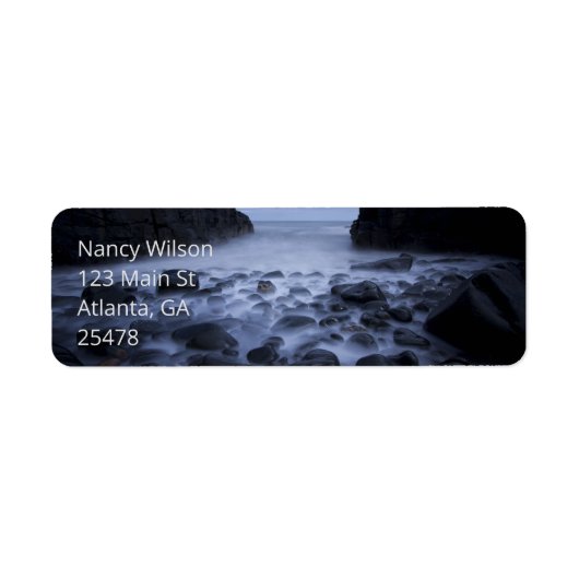 Kommen en Rocks langs de Ocean Shoreline Etiket (Voorkant)