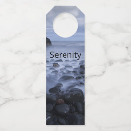 Kommen en Rocks langs de Ocean Shoreline Flessenhanger