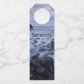 Kommen en Rocks langs de Ocean Shoreline Flessenhanger (Voorkant)