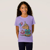 Komodo Dragon draagt verjaardagscadeau met pet T-shirt (Voorkant volledig)