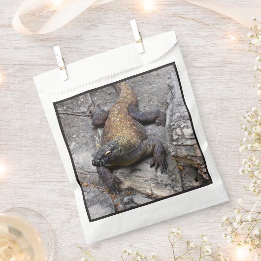 Komodo Dragon Rocky Scene Bag Bedankzakje (Geknipt)