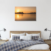 Komodo-eiland bij zonsondergang canvas afdruk (Insitu (Slaapkamer))