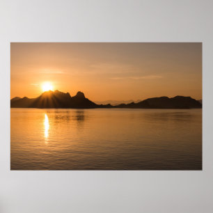 Komodo-eiland bij zonsondergang poster