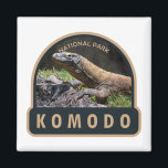 Komodo Nationaal Park Indonesië Vintage Magneet<br><div class="desc">Komodo vectorkunstwerk ontwerp. Het park is een nationaal park in Indonesië dat gelegen is op de eilanden van de Lesser Sunda in het grensgebied tussen de provincies Oost-Nusa Tenggara en West-Nusa Tenggara.</div>