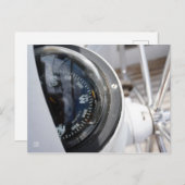 Kompas dat de richting geeft aan een avontuur. briefkaart (Voorkant / Achterkant)