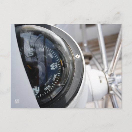 Kompas dat de richting geeft aan een avontuur. briefkaart (Voorkant)