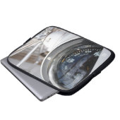 Kompas dat de richting geeft aan een avontuur.  laptop sleeve (Voorkant onderkant)