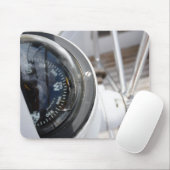 Kompas dat de richting geeft aan een avontuur.  muismat (Met muis)