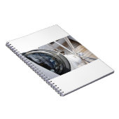 Kompas dat de richting geeft aan een avontuur. notitieboek (Rechterzijde)