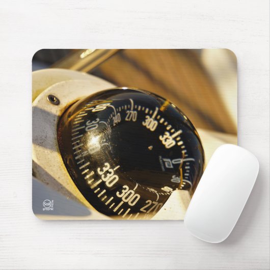 Kompas helpt navigeren en koer behouden. muismat (Met muis)