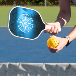 Kompassterembleem monogram mist in sparrenbos pickleball paddle