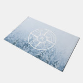 Kompassterembleem monogram winter sparrenbos deurmat (Schuin)