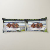 Komt deze draak met trainingswielen? lichaamskussen (Achterkant)