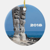 Kona Keepslag - Tikis Keramisch Ornament (Achterkant)