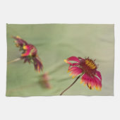 Kone Flowers die beginnen te bloeien Theedoek (Horizontaal)