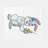 Konijn als arts bij vaccinatie met spuit fleece deken (Voorkant (Horizontaal))