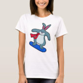 Konijn als Snowboarder met Snowboard en Scarf T-shirt (Voorkant)