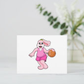 Konijn bij basketbalsporten briefkaart (Staand voorkant)