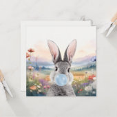 Konijn blaast blauwe bubbelgom met wilde bloemen kaart (Voorkant / Achterkant in situ)