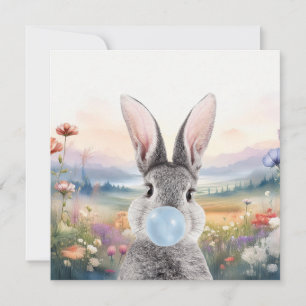 Konijn blaast blauwe bubbelgom met wilde bloemen kaart