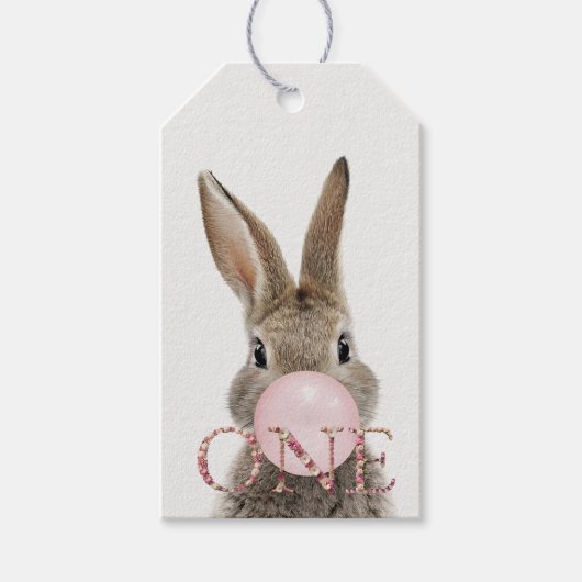 Konijn dat roze kauwgom blaast op eerste verjaarda cadeaulabel (Voorkant)