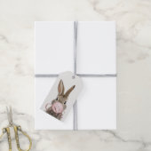Konijn dat roze kauwgom blaast op eerste verjaarda cadeaulabel (Met Touw)