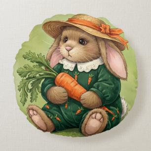 Konijn in een groene jumpsuit met een wortel rond kussen