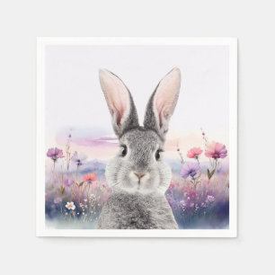 Konijn in een veld met wilde bloemen servet