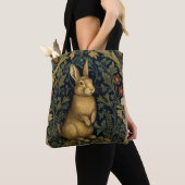 Konijn in het bos art nouveau stijl tote bag (Dichtbij)