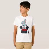 Konijn in Magic met hand en Pet T-shirt (Voorkant volledig)