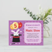 Konijn in magicans pet show verjaardagsfeest kaart (Staand voorkant)