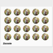 Konijn likt een chocolade paashaas ronde sticker (Vel)
