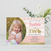 Konijn meisje 2de verjaardag foto uitnodiging roze (Staand voorkant)