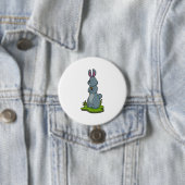 Konijn met bloemen ronde button 7,6 cm (In situ)