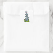 Konijn met bloemen vierkante sticker (Tas)