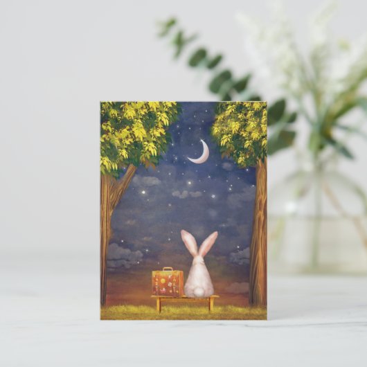 Konijn met een koffer die naar de nachtelijke heme briefkaart (Staand voorkant)