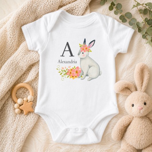 Konijn met roze bloemen monogram romper