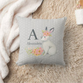 Konijn met roze bloemenmonogram kussen (Deken)