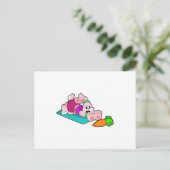 Konijn met wortel bij yoga op yogamat briefkaart (Staand voorkant)