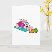 Konijn met wortel bij yoga op yogamat kaart (Gele Bloem)