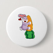 Konijn met wortel ronde button 7,6 cm (Voorkant)