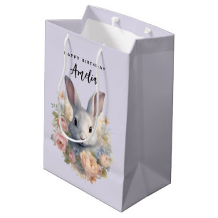 Konijn omringd door pastelbloemen Cute Verjaardag Medium Cadeauzakje
