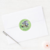 Konijn op de fiets ronde sticker (Envelop)